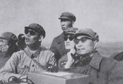 开国上将回故乡，看到警车封路并且隔开群众，怒问：耍什么排场？