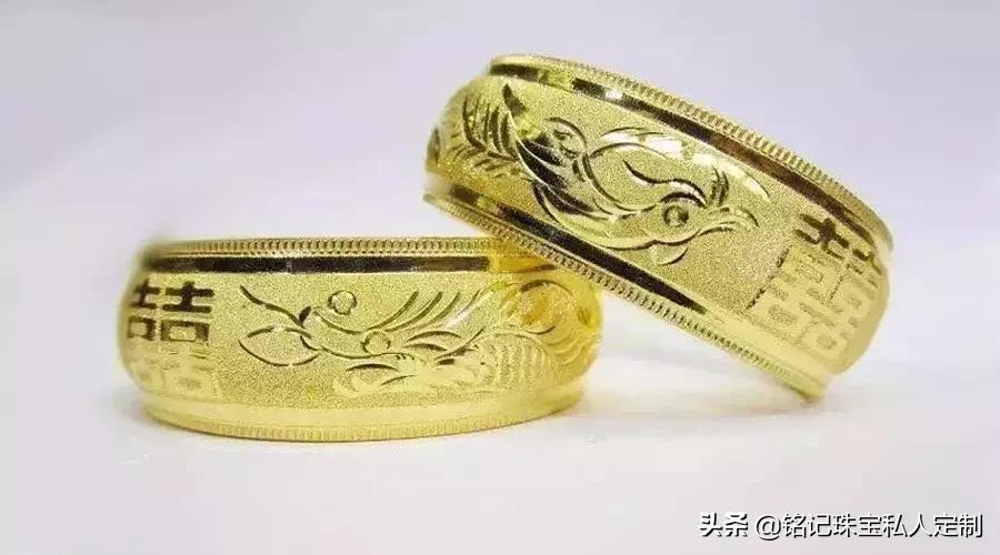 黄金贵妃手镯变形怎么自己修整,黄金手镯变色了怎么回事