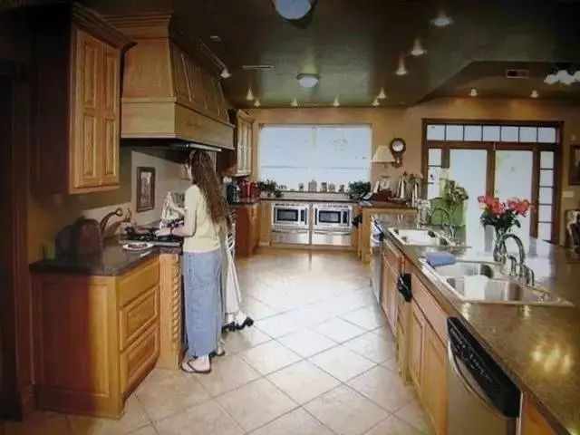 美国生17个孩子的夫妻,美国夫妇生了60多个孩子