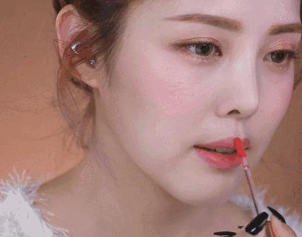 潘通流行色是怎么诞生的 (潘通流行色对时尚的影响)