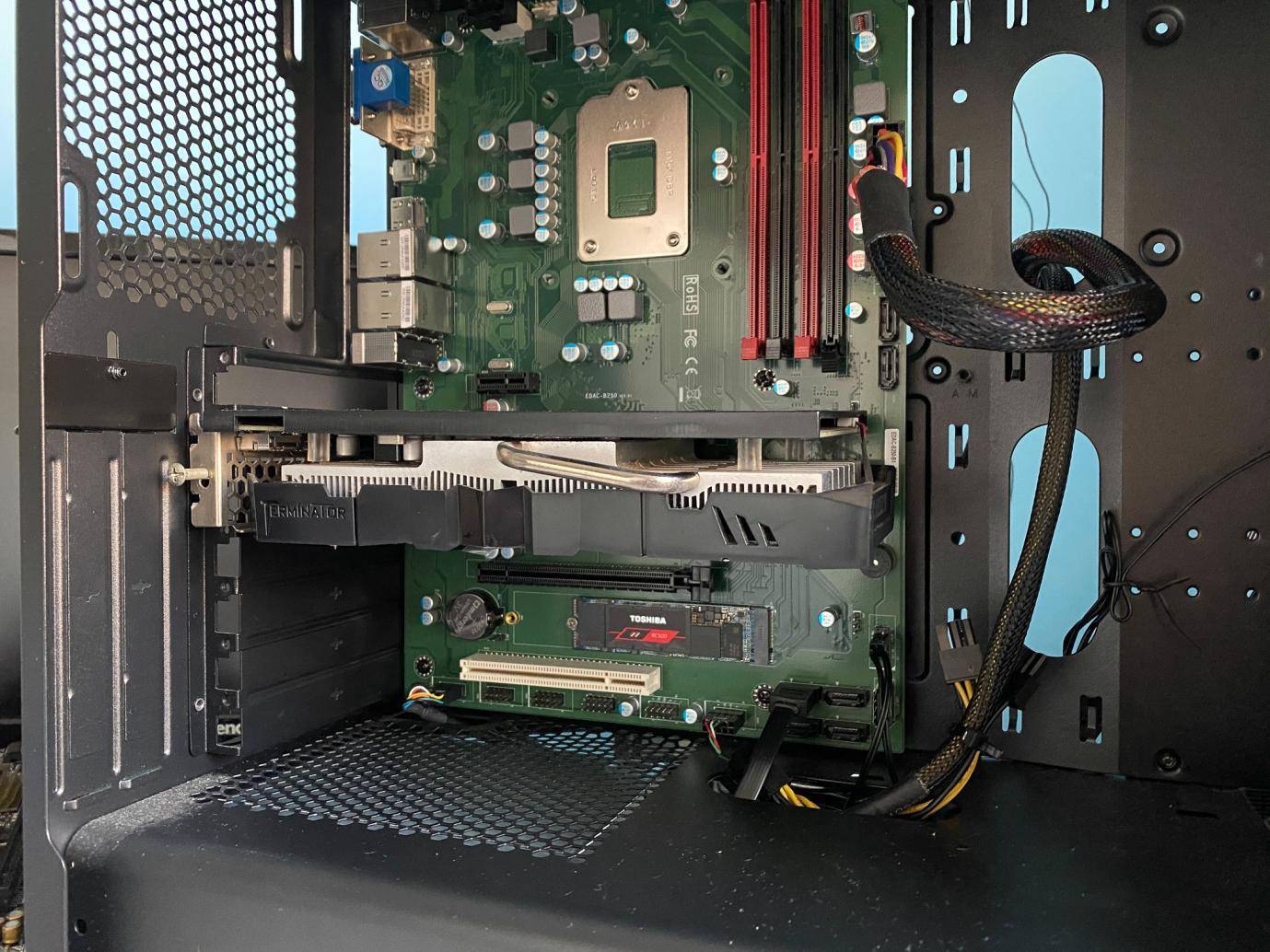 换cpu和主板电脑里的东西还有吗,电脑系统是装在主板还是cpu上