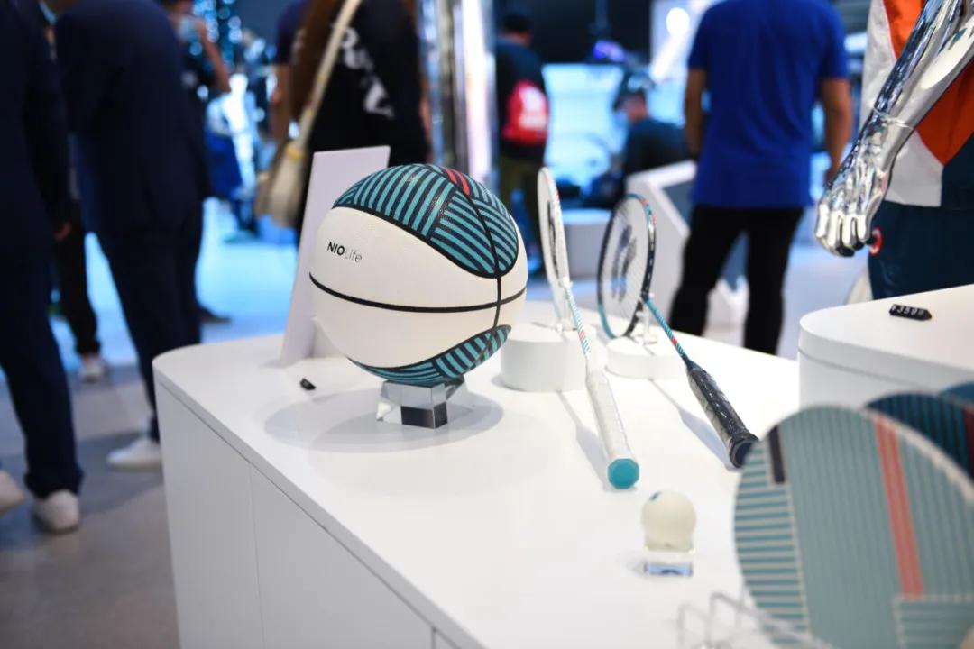 国产家轿不将就，现场堪比迪士尼，北京车展除了新车还看些啥？