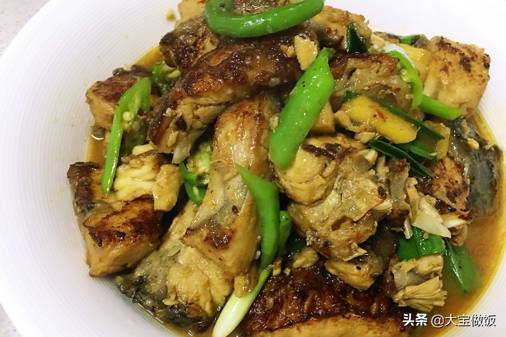 冷冻过的河鱼怎么烧没有土腥味,冰冻鱼怎么煮白汤