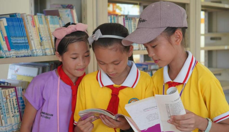 白岩松建议一定不能让孩子住校,白岩松说日子再苦也不让孩子住校