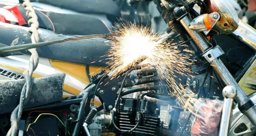 交警队查扣的摩托车最后怎么处理,被查扣物品怎么处理