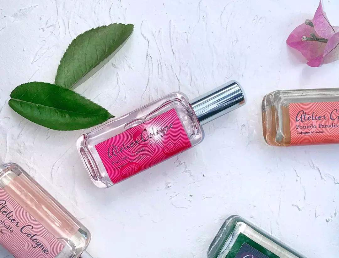 rihanna只靠副业微商赚6个亿,rihanna副业赚多少钱