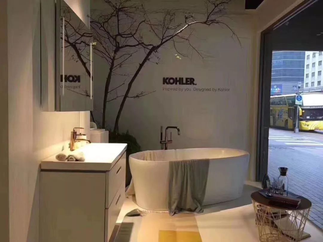 一位女士因追求而执着，因科勒而精彩！