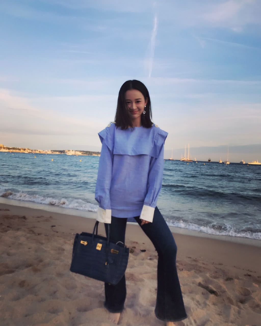 陈昱霖坐私人飞机，衣着时尚高级，陈妈妈回应：都是几百元的假货