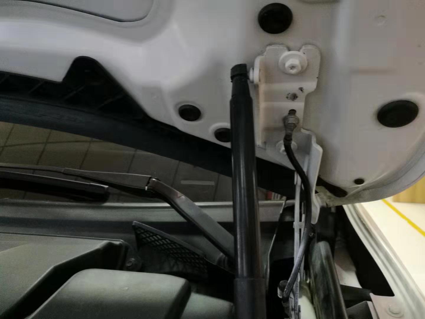 老款宝马x1直列六缸,2.0t宝马x1三缸10万公里后的感受