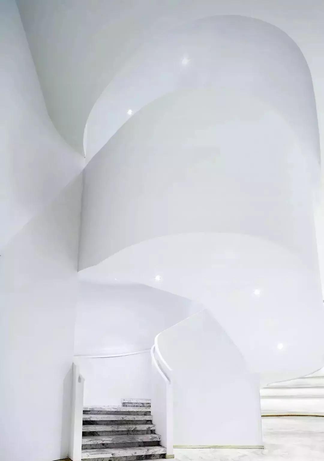 世界最奢华金色楼梯扶手,最奢侈旋转楼梯