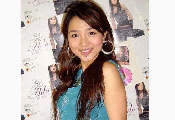 她被称为“性感女王”,因被3任渣男情伤隐退,今40岁复出仍单身