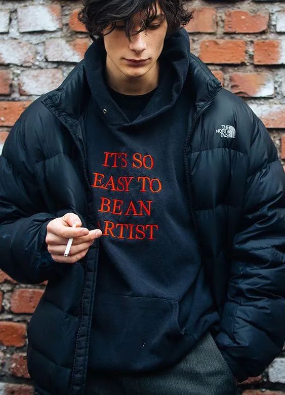 别再穿那些烂大街的爆款,别再穿烂大街的小白鞋了