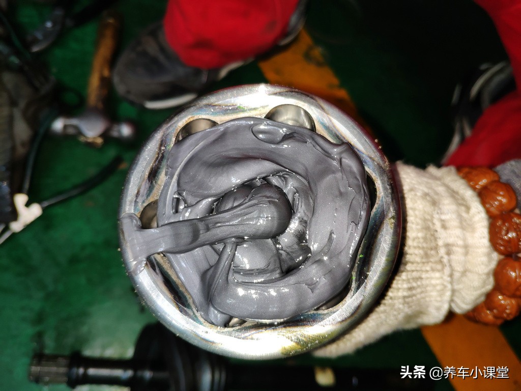 车轮遇到坑老是唧唧响怎么回事,前轮球头异响怎么回事