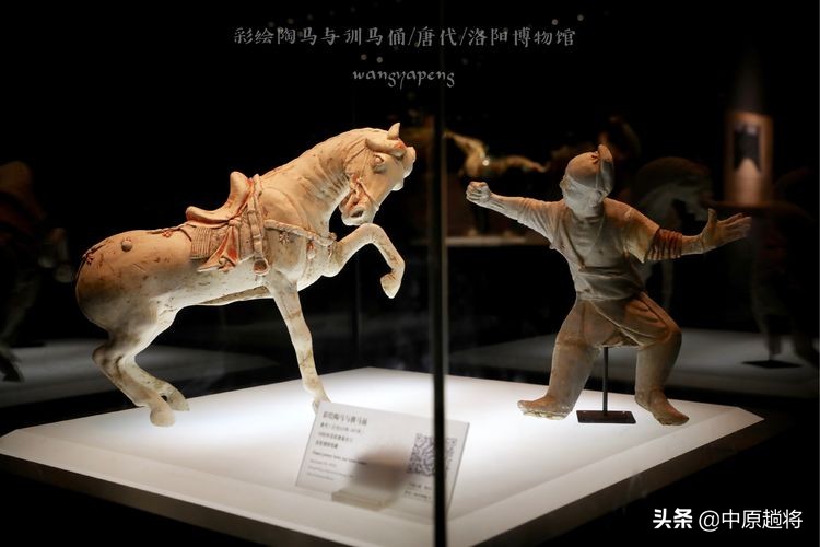 洛阳博物馆专门为二十多件珍宝成立了一个展馆