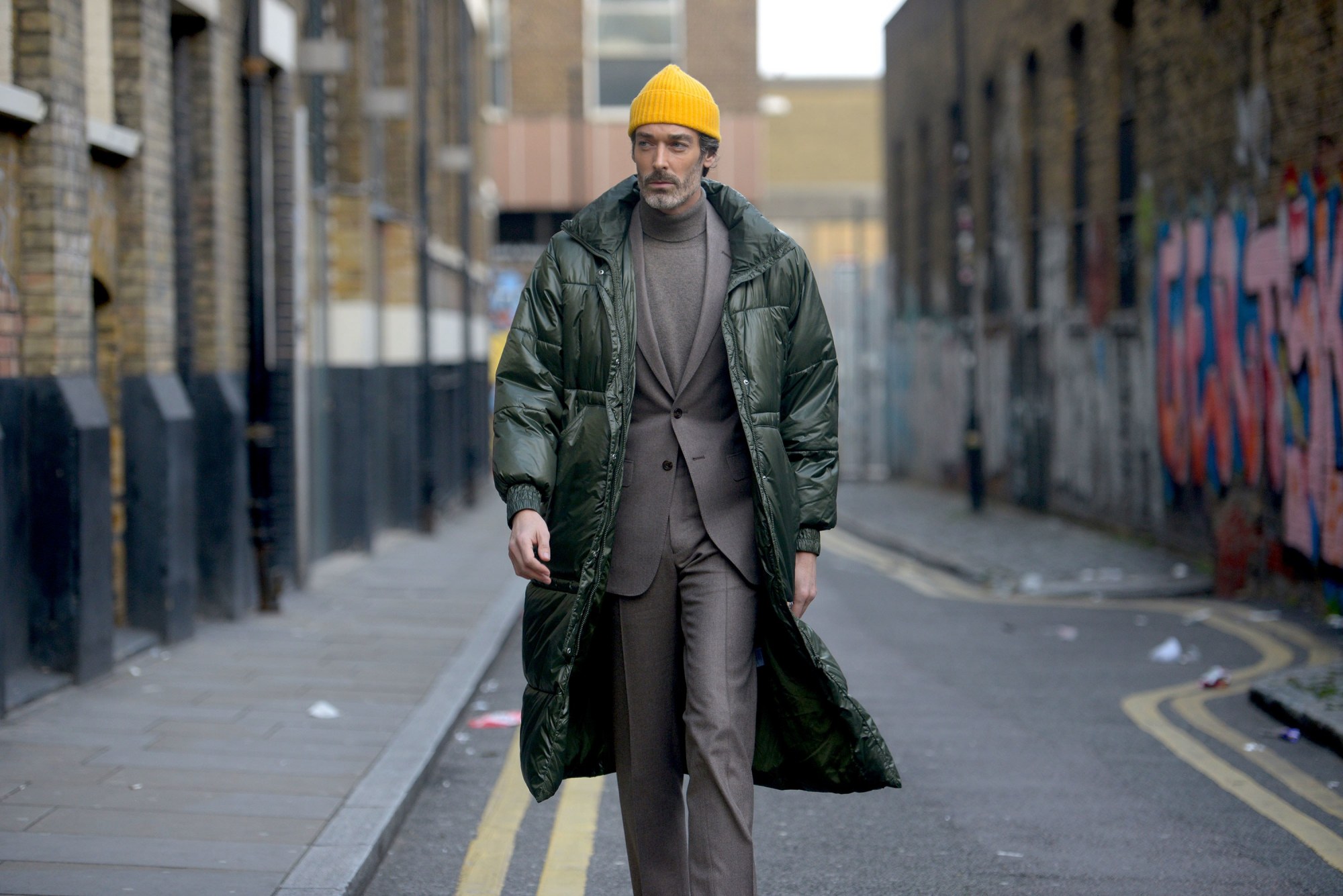 胖男人穿什么颜色的羽绒服,40岁男人穿什么颜色羽绒服好看