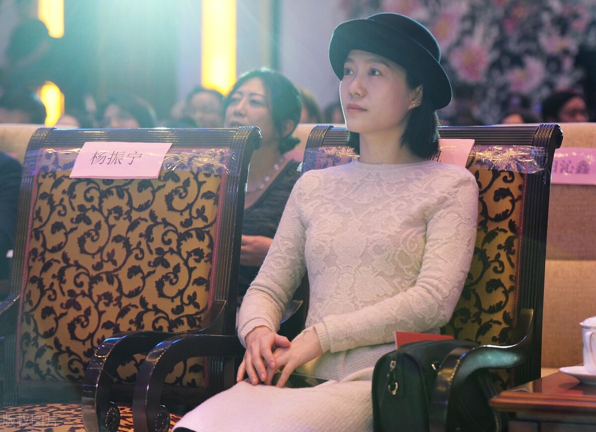 相差60岁的忘年恋,41岁翁帆婚姻近况