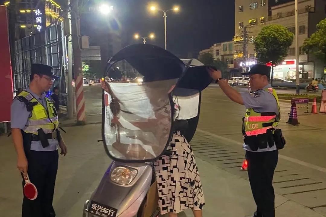 警方大清查一夜抓获20多人,汕头潮南统一清查行动