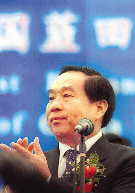 穷小子进城创业被骗,穷小子经商回家竟拿出100万