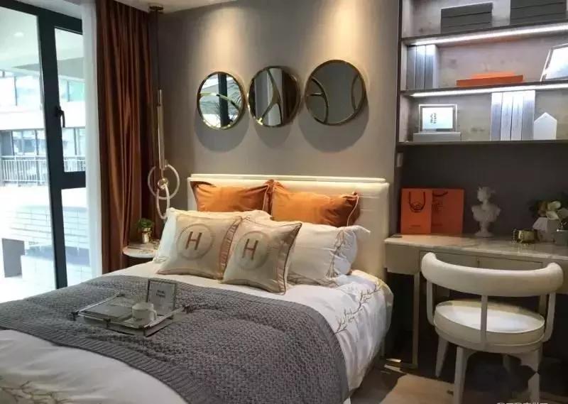 每个月租房2500元,100万的房子月租金4000