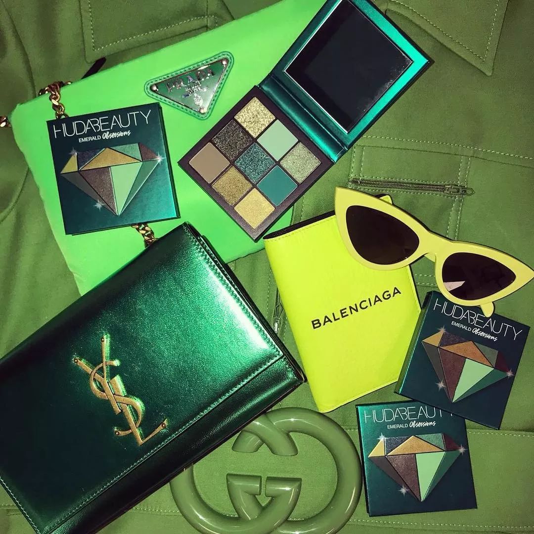 最流行显白的微潮色低调,显白又适合素颜的潮色