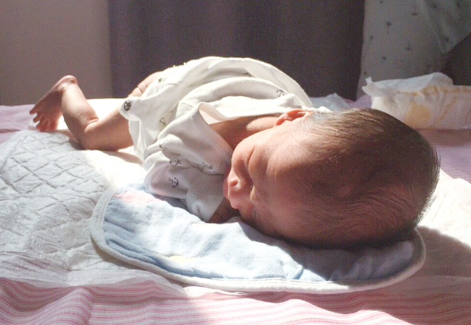 0-12个月宝宝发育图文详解,1-12个月的宝宝发育过程