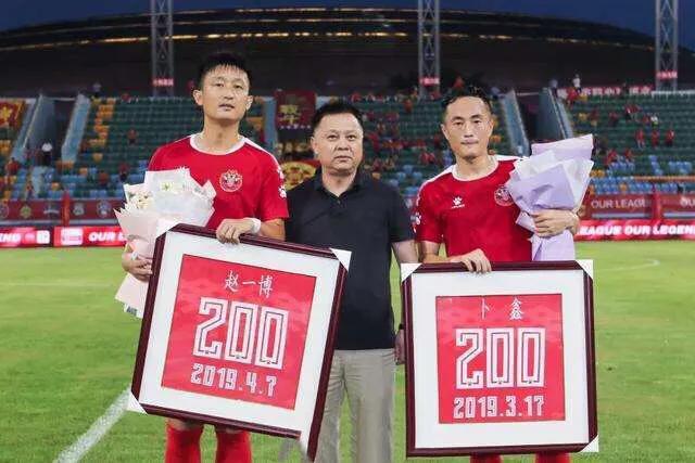 31岁中国足球“退出哥”，效力一家球队黄一家，被曝遭欠薪数百万