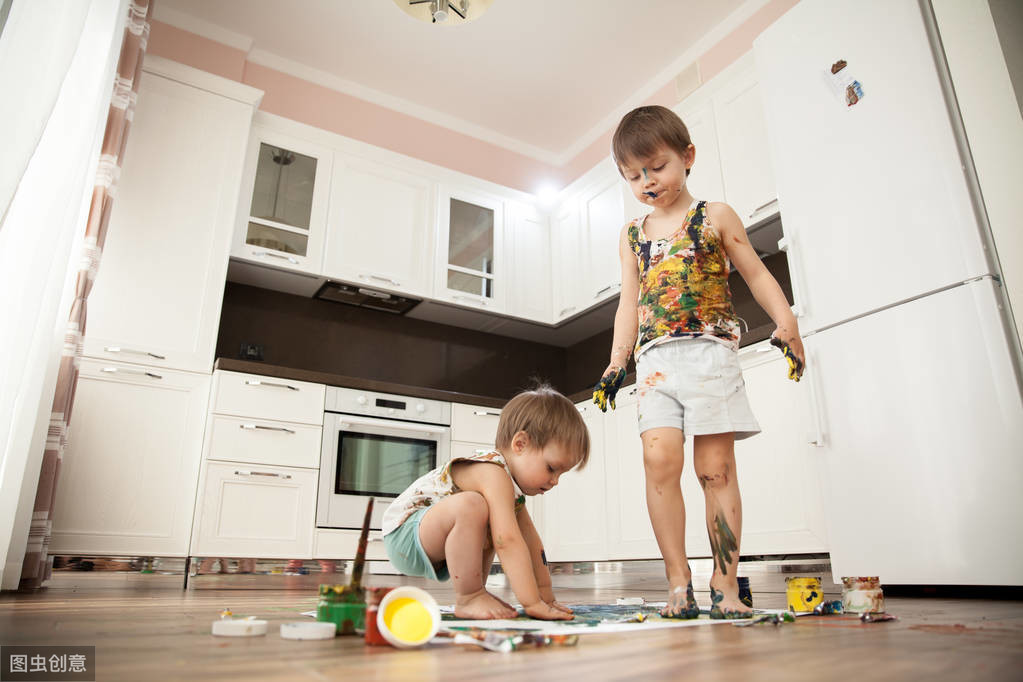 小孩爱光脚丫子是怎么回事,宝宝小脚丫怎么回事