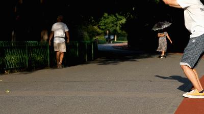 青铜价王者跑鞋！“第三代”国产刀锋鞋再升级，踩下去自动弹回来