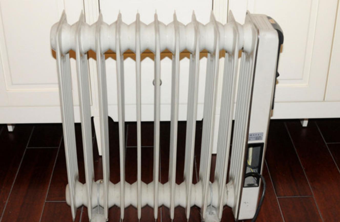 小太阳取暖器一直插电会起火吗,小太阳取暖器烧坏