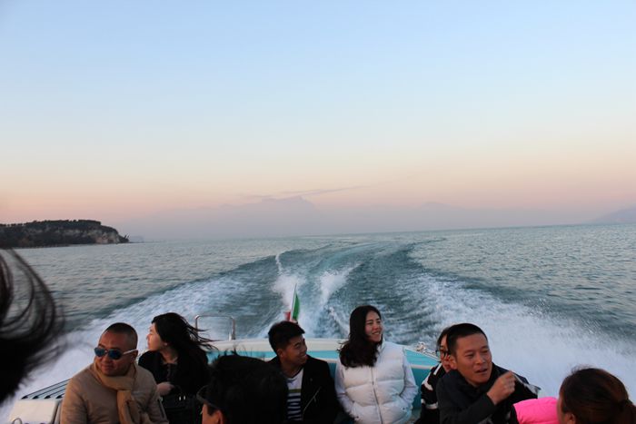 与意大利商人讨价旅游购物欧洲与亚洲国家不同的经营价值观