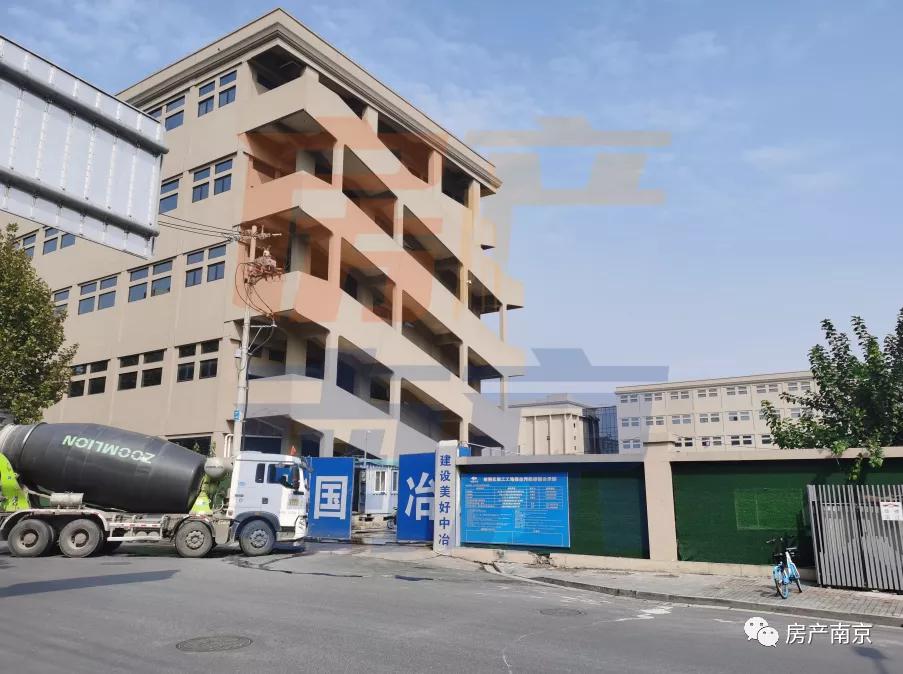 商务区无商务、300米地标成停车场！鼓楼滨江，我还要等你多久？