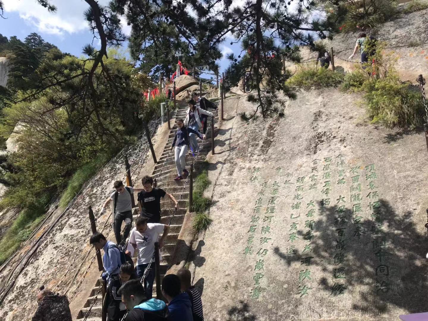 爬华山早上爬晚上能赶上火车吗,华山夜爬还是白天爬好些