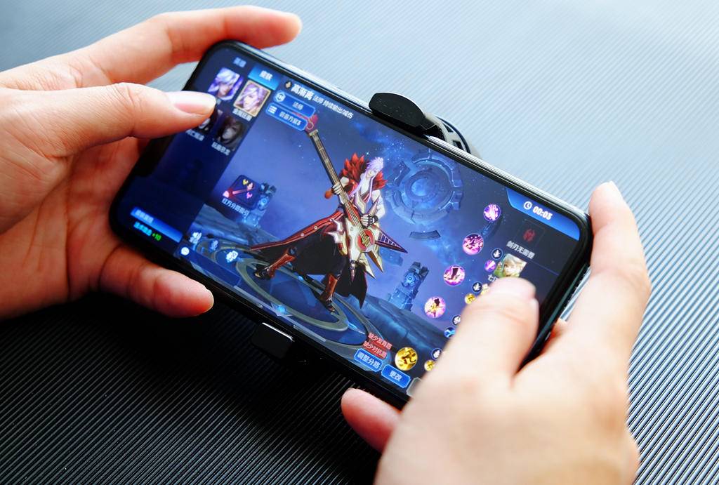 飞智性价比高,飞智高钢化膜推荐