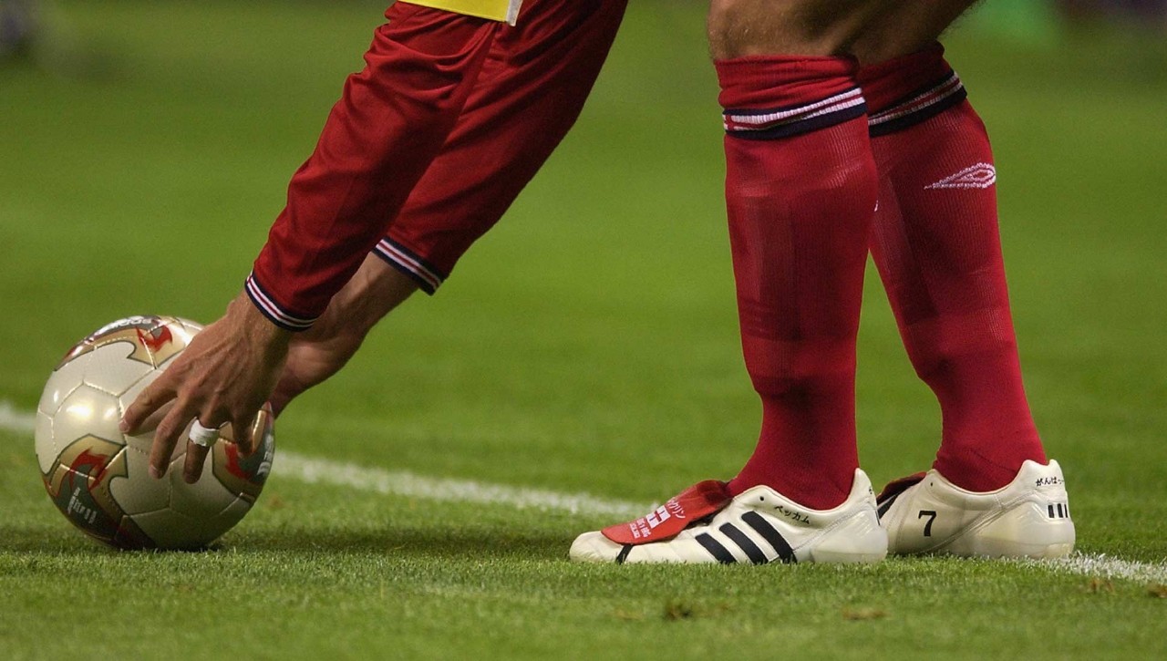 如何找到适合自己脚型的足球鞋,怎么选择合适自己脚的足球鞋