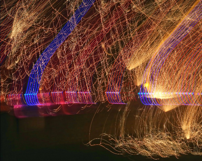 夜晚火流星,夜幕下的地坑院