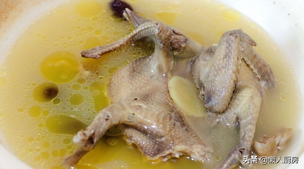 鸽子不用砂锅炖可以吗,鸽子和瘦肉炖汤放点什么材料