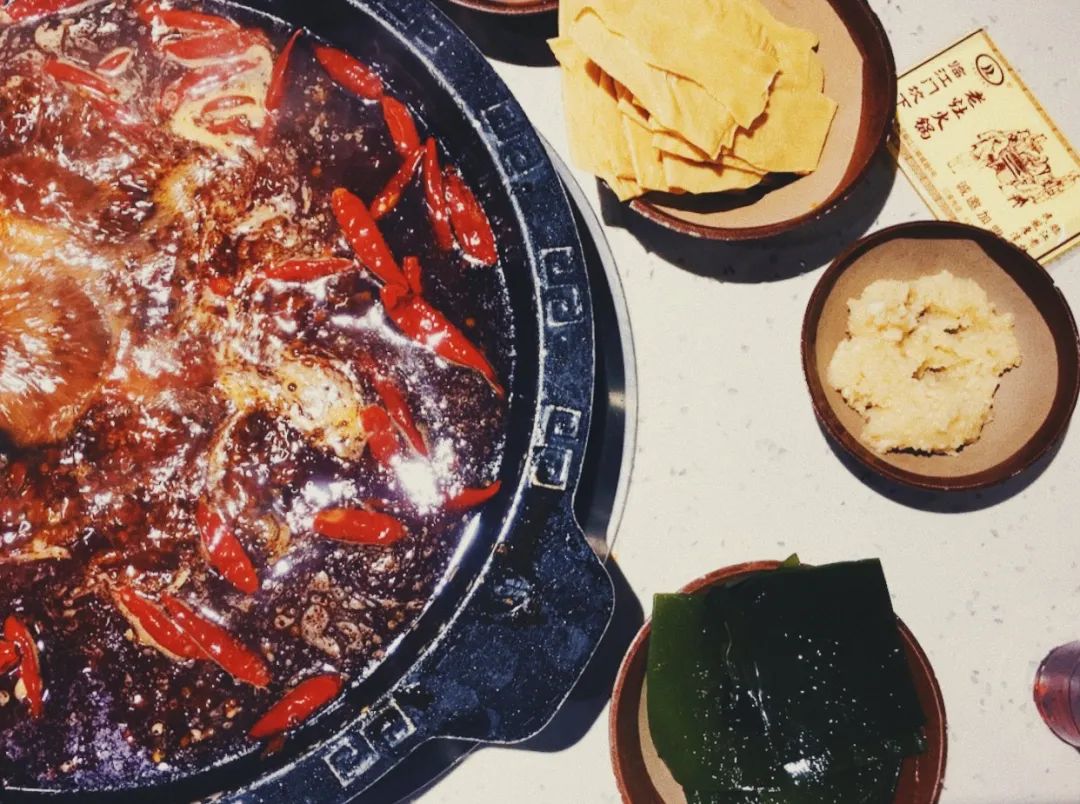 坐上高铁去旅游沿线美食尝个遍,云贵川渝高铁环线