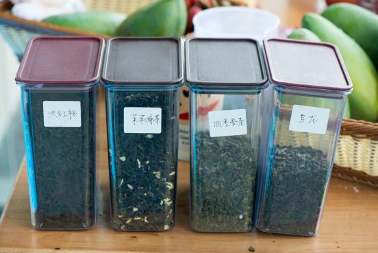 就算暴雨将魔都颠倒，这家「国际潮牌茶饮」照样人多到爆