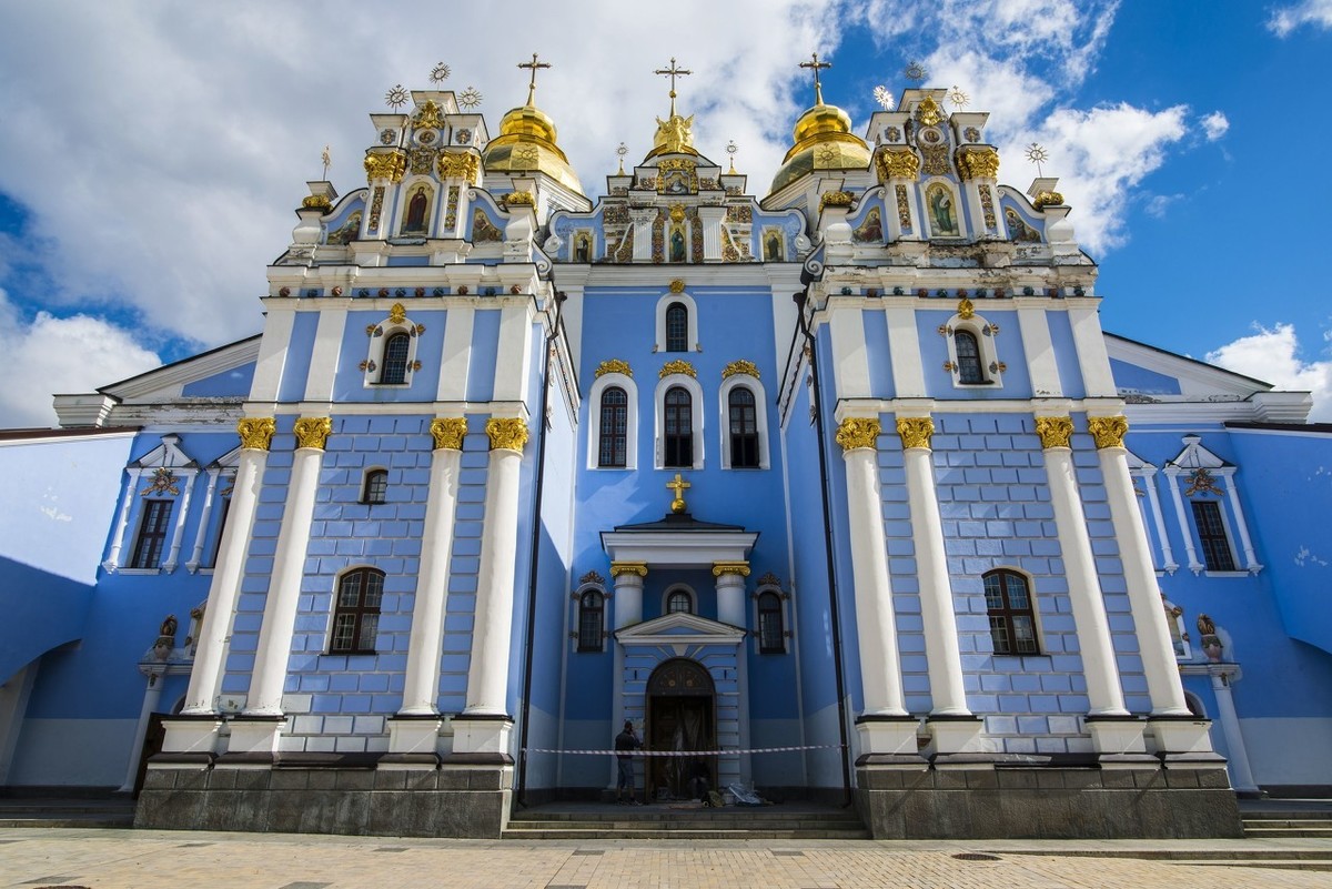 乌总统刚当选前后现状,乌克兰被下毒的总统