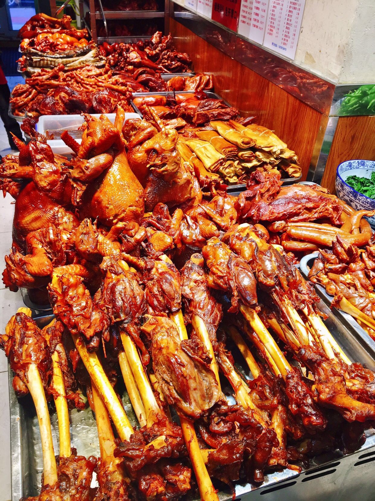 长春第一熏酱猪手,长春第一神店熏酱工厂