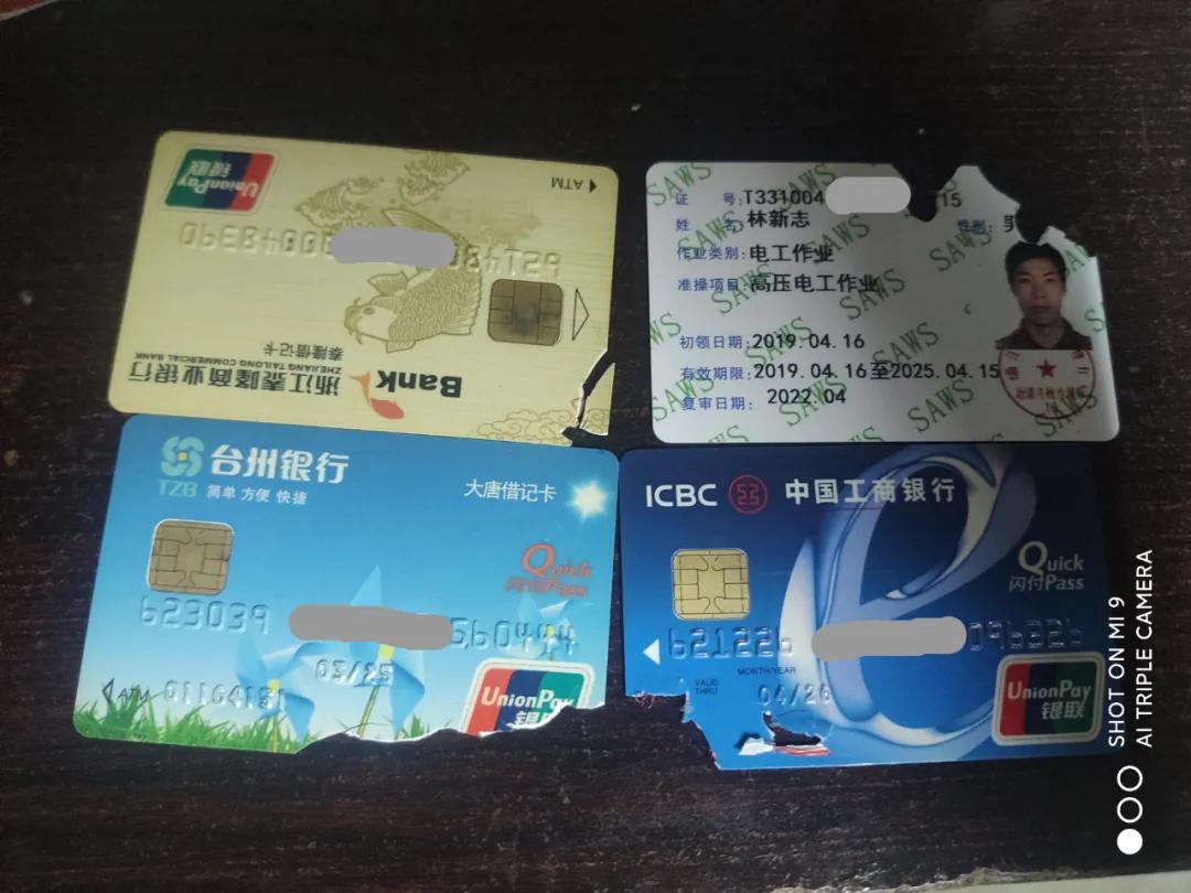 带着残留在体内的几十颗*弹霰**，他度过出院后第一个新年