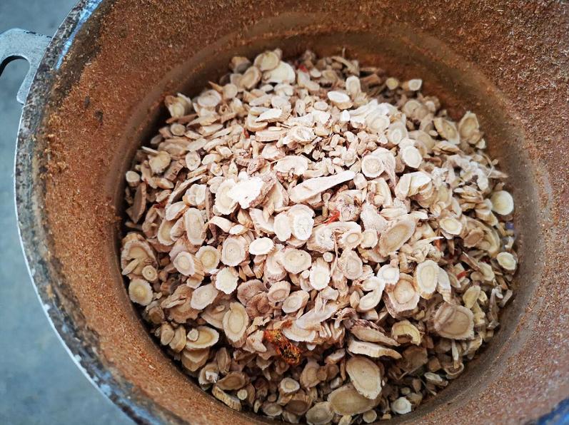 900元开启养鸡路，10年九死一生，创出“百草鸡”