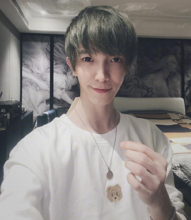 鞠婧祎真实身高郭敬明,当1米59鞠婧祎遇到1米58冯提莫