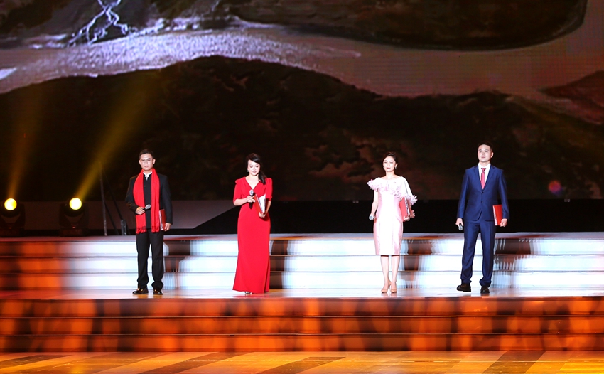 湛江市隆重举办大型诗文朗诵音乐会，庆祝新中国成立70周年