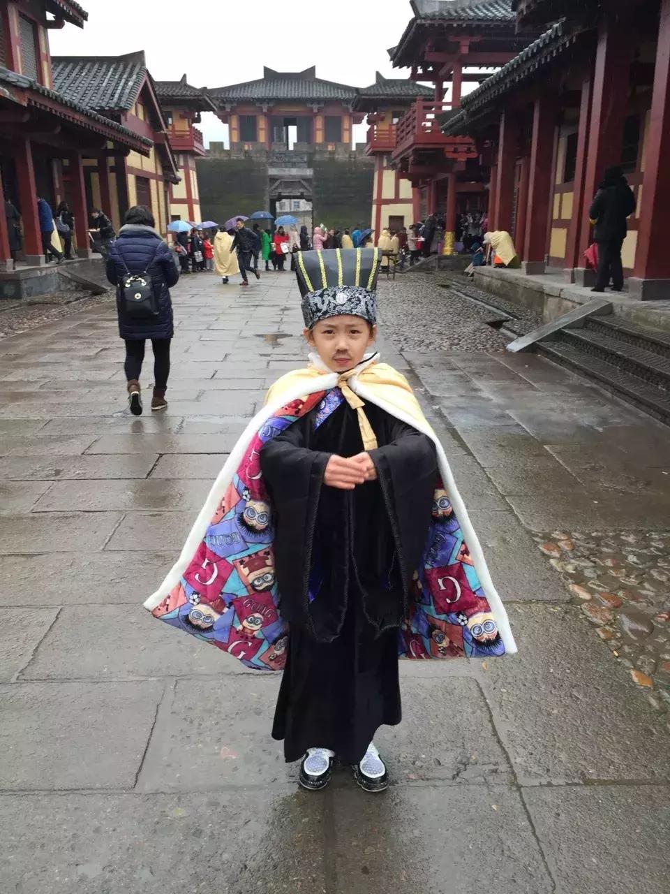 月亮姐姐穿衣裳视频,月亮姐姐服装变化