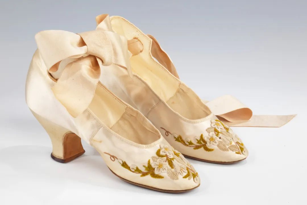 高跟鞋的前世,高跟鞋的前世故事