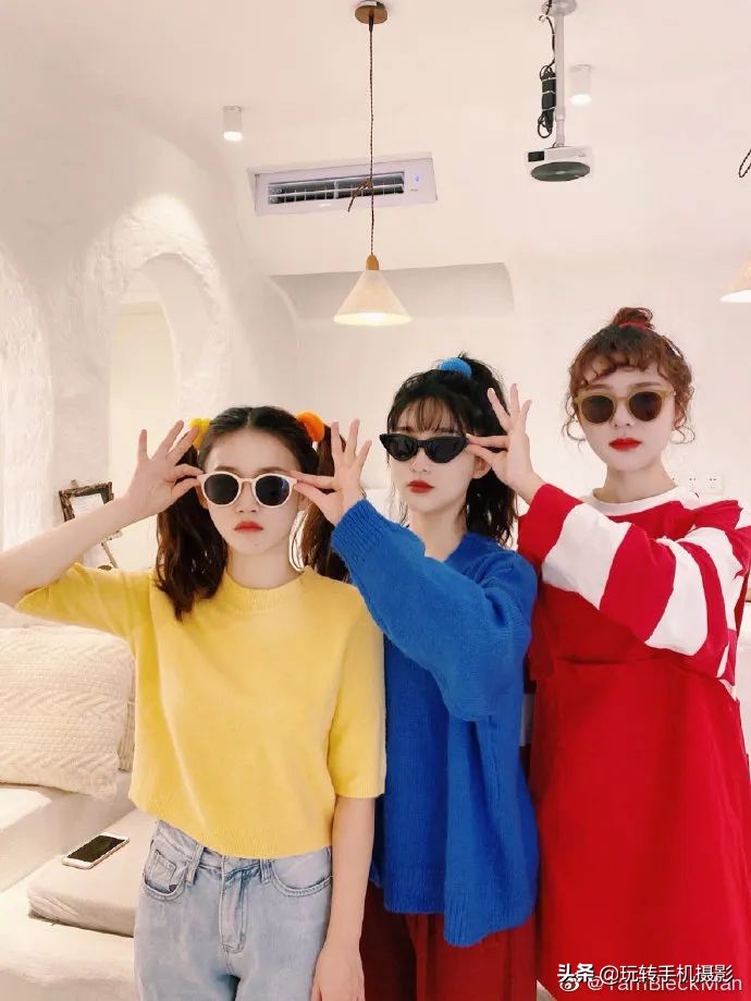 闺蜜拍照姿势创意二人,闺蜜雪地拍照姿势大全