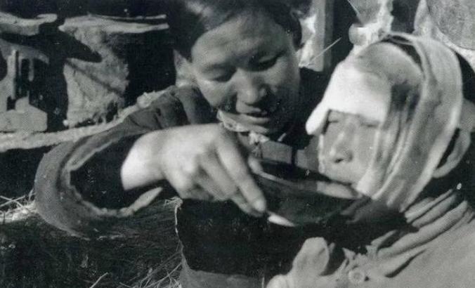 河北一农妇，亲手将3个儿子送上战场，13次被毛主席接见，她是谁