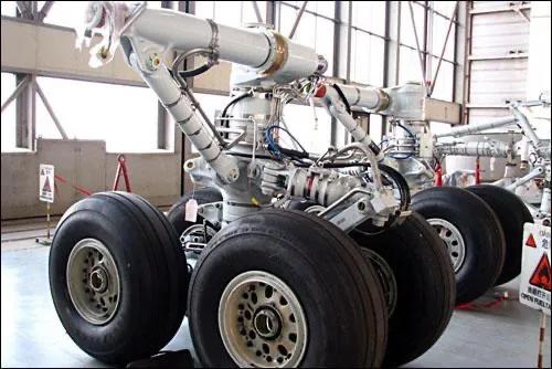 飞机起落架各个部件,飞机最主要的核心部件有哪些