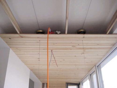 阳台晾衣架安装方法,晾衣架顶座横着安装还是竖着安装